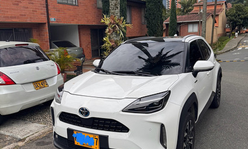 Toyota Yaris Cross 1...