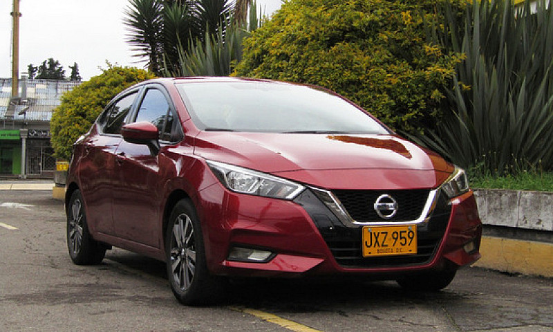 Nissan Versa 1.6 Adv...