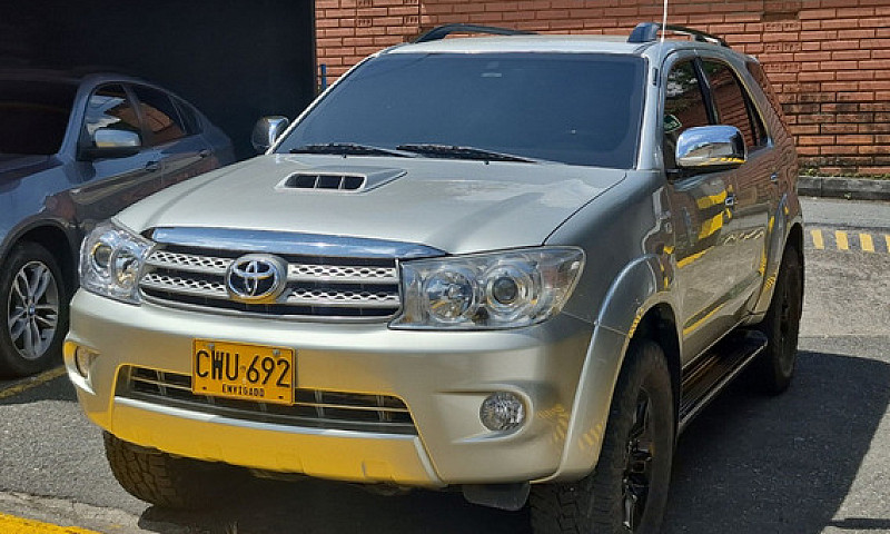 Toyota Fortuner 3.0 ...