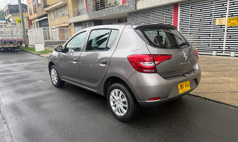 Renault Sandero 1.6L...
