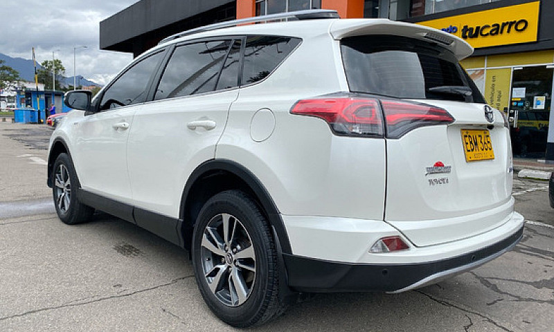 Toyota Rav4 2.0 Stre...