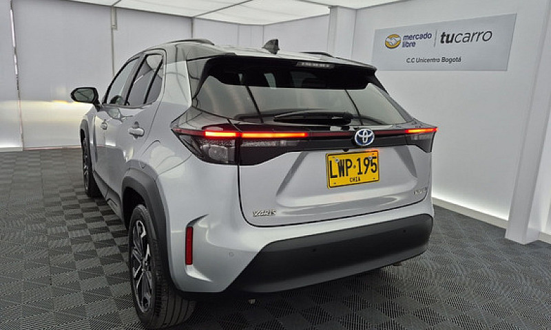 Toyota Yaris Cross 1...