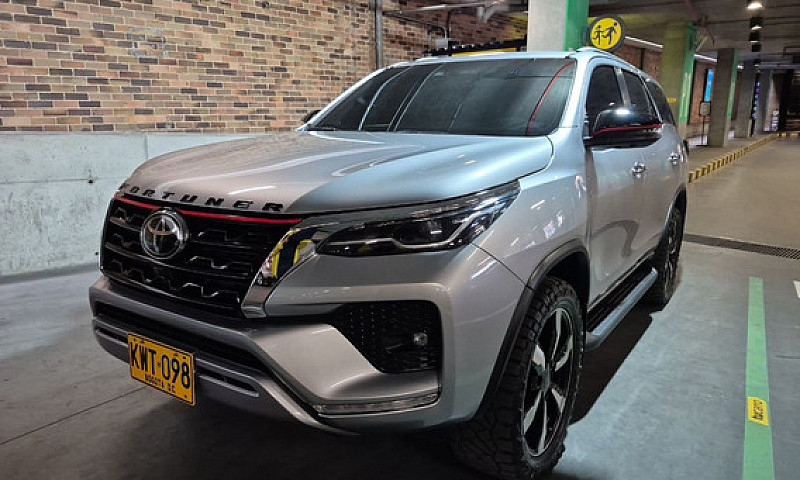 Toyota Fortuner 2.4L...