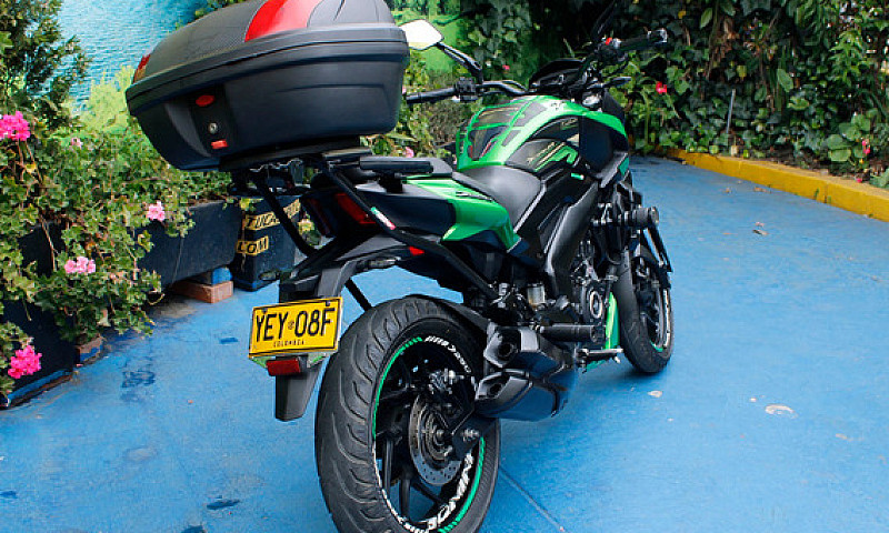 Bajaj Dominar 250 20...