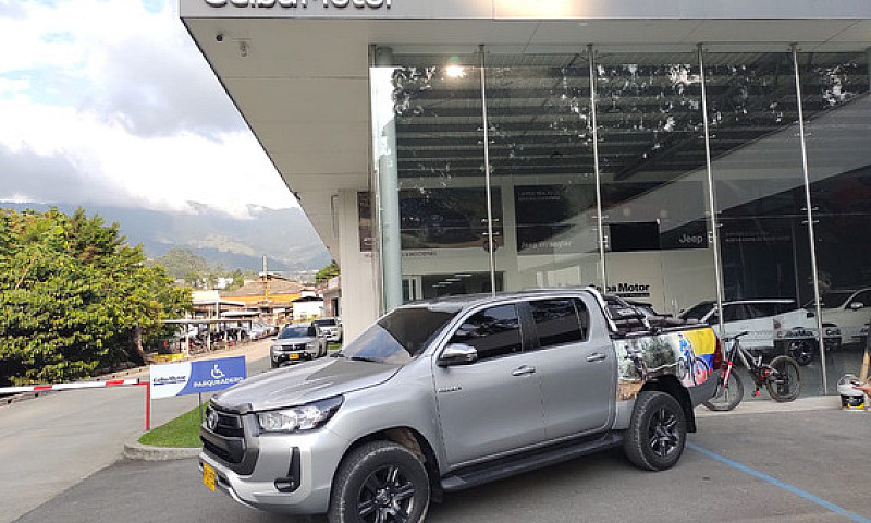 Toyota Hilux 2.4L...