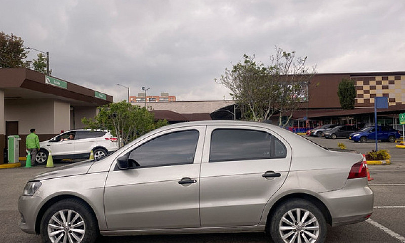 Volkswagen Voyage 1....