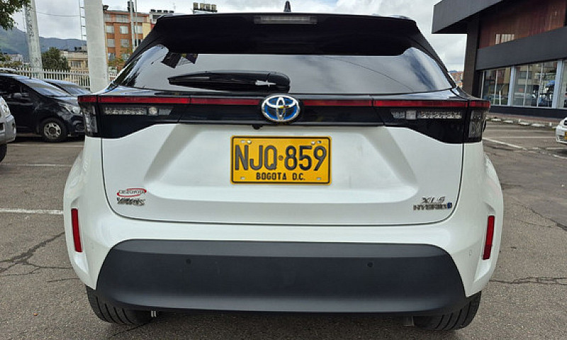 Toyota Yaris Cross 1...