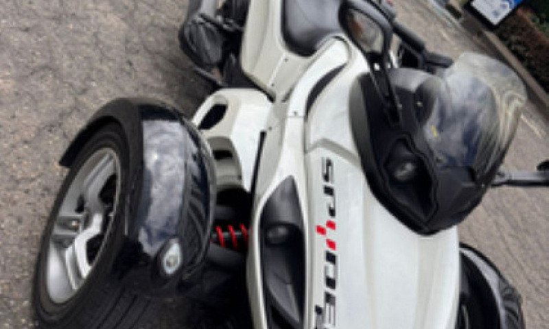 Can-Am Spyder Rs...