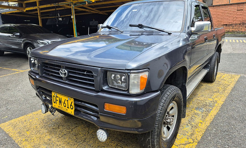 Toyota Hilux 2.4 4X4...