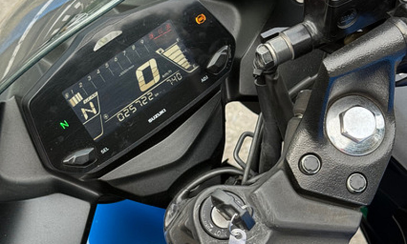 Suzuki Gixxer Sf 250...