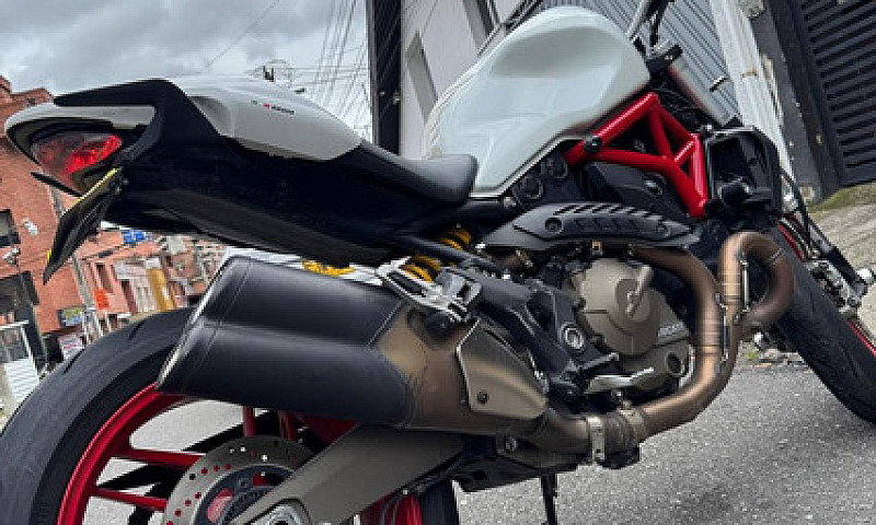 Ducati Monster 821...