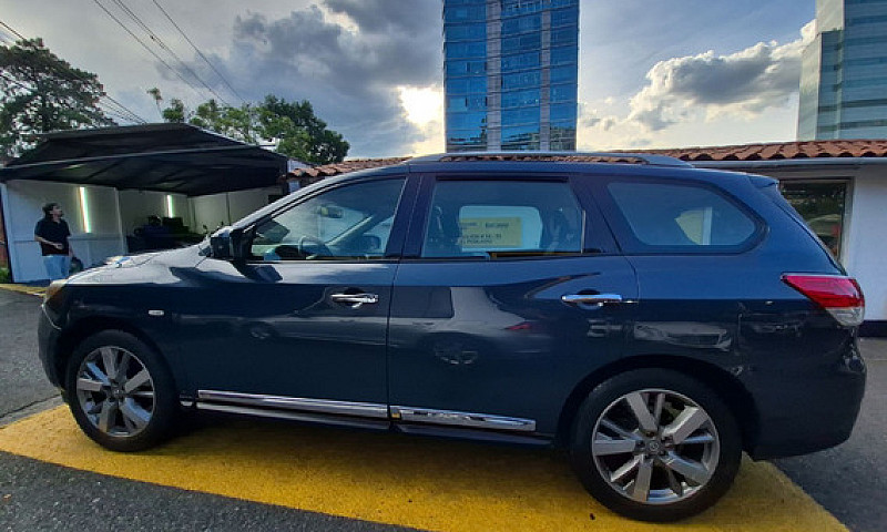 Nissan Pathfinder 3....