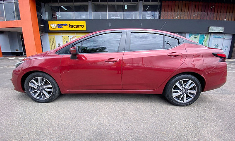 Nissan Versa 1.6 Adv...