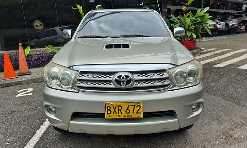 Toyota Fortuner 3.0 ...