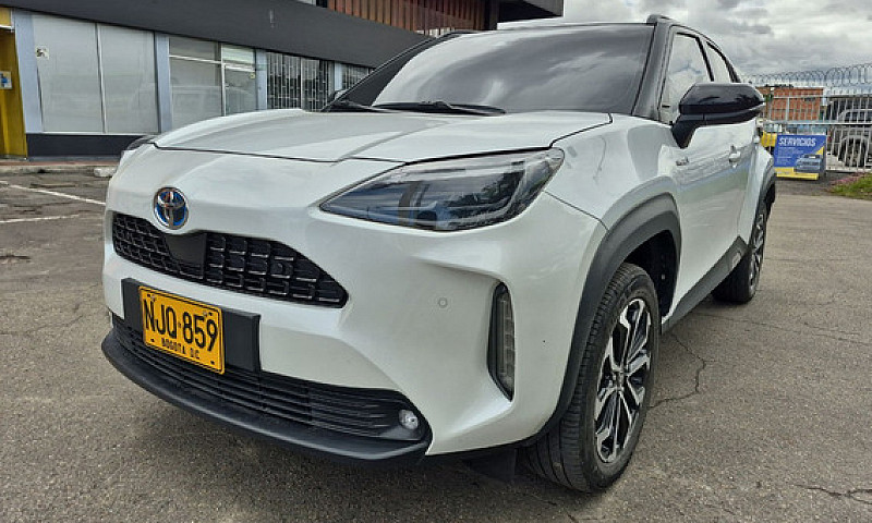 Toyota Yaris Cross 1...