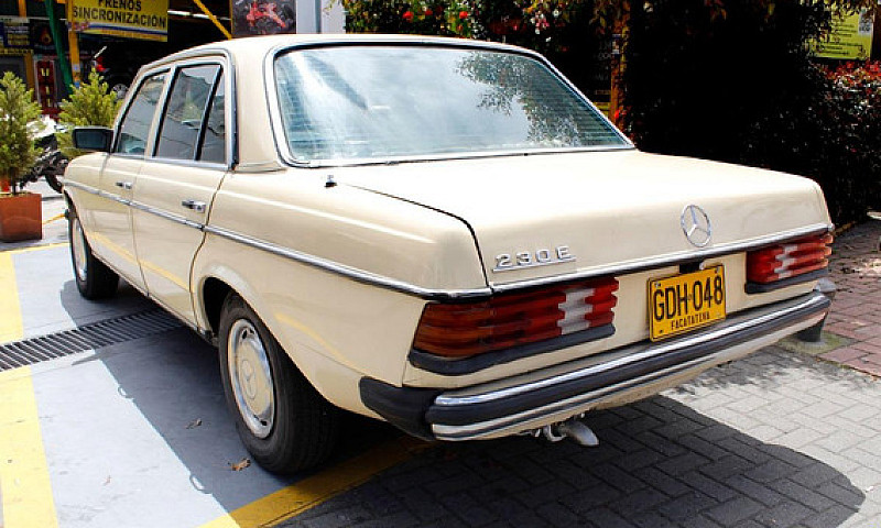 Mercedes-Benz 230 2....