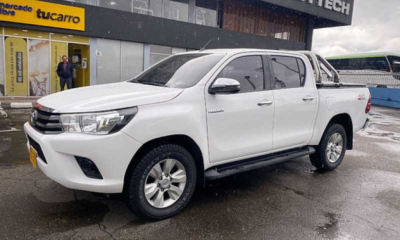 Toyota Hilux 2.4 4X4...