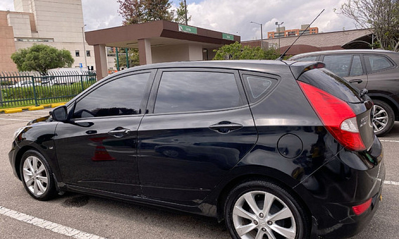 Hyundai Accent Gl 1....