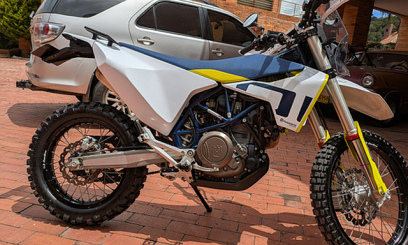 Husqvarna 701 Enduro...