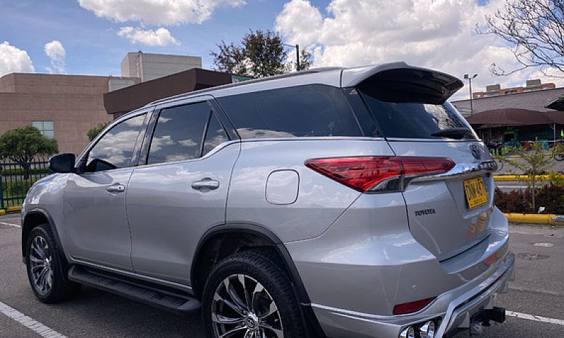 Toyota Fortuner 2.7L...
