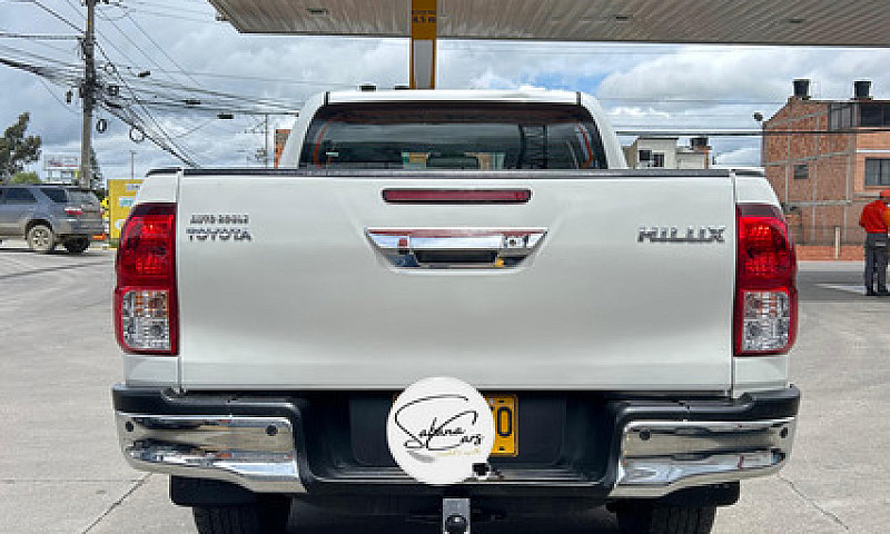 Toyota Hilux 2.4L...