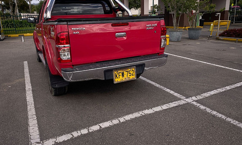 Toyota Hilux 3.0 Srv...