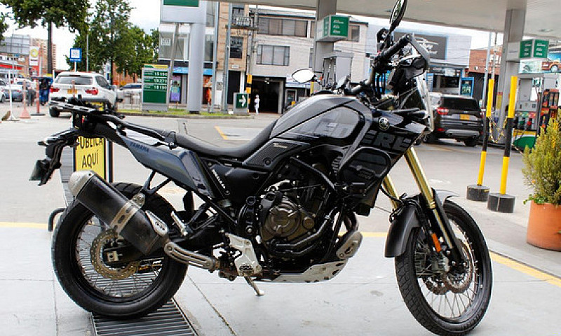 Moto Yamaha Tenere 7...