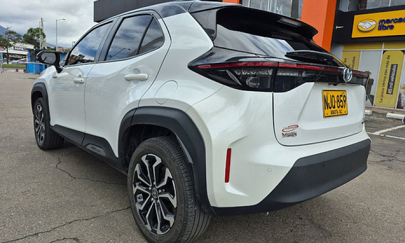 Toyota Yaris Cross 1...