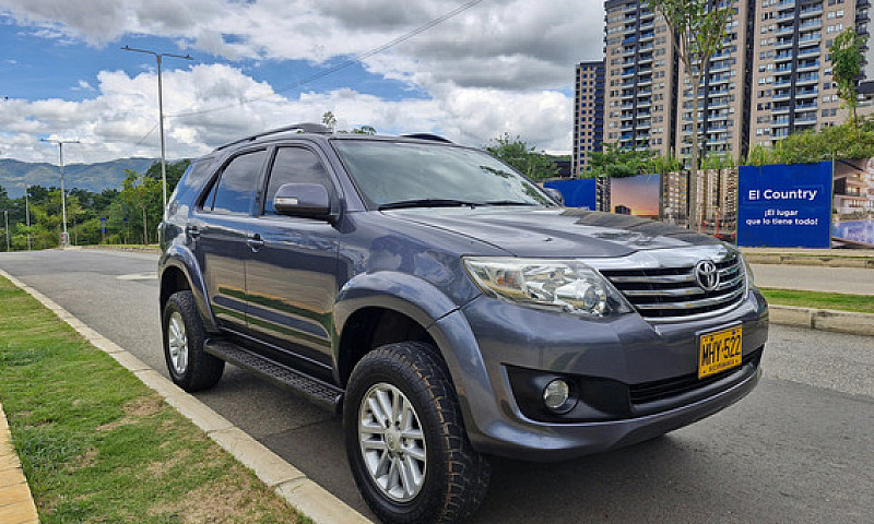Toyota Fortuner 2.7L...