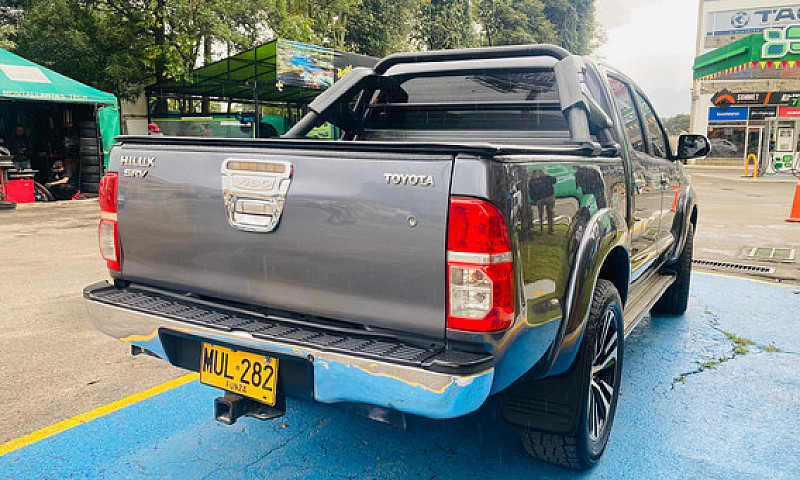 Toyota Hilux 3.0 Srv...