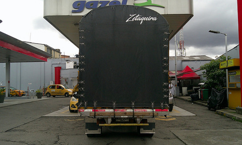 Camión Hino Dutro Pr...