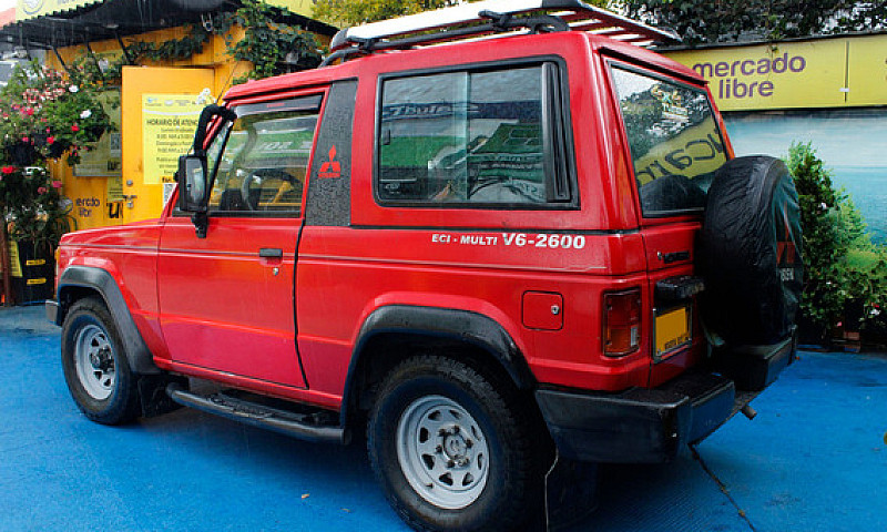 Mitsubishi Montero M...