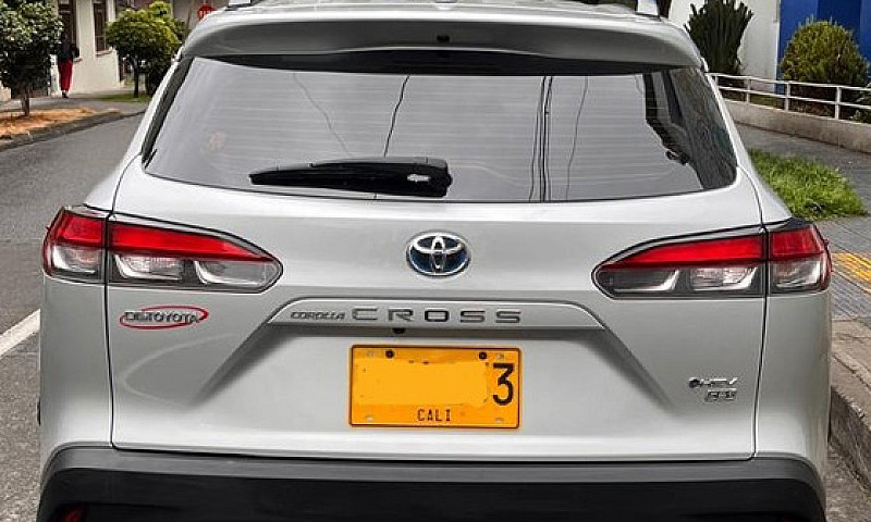 Toyota Corolla Cross...