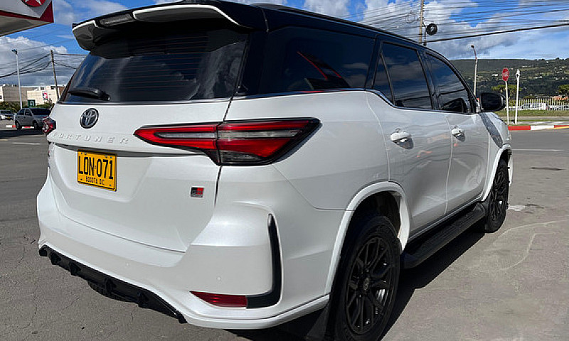 Toyota Fortuner Grs ...