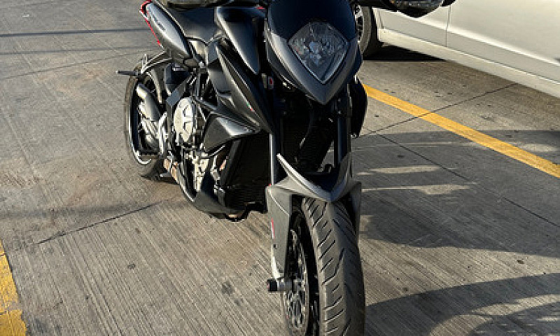 Mv Agusta Rivale 800...