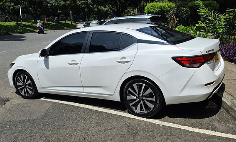 Nissan Sentra 2.0 B1...