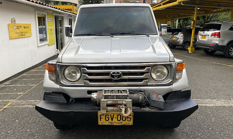 Toyota Land Cruiser ...