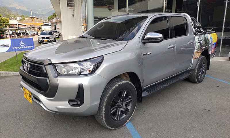 Toyota Hilux 2.4L...