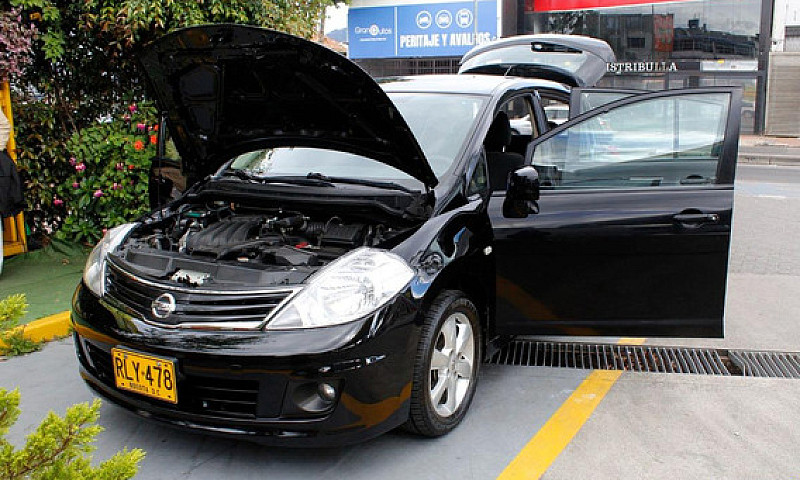 Nissan Tiida 1.8 Hat...