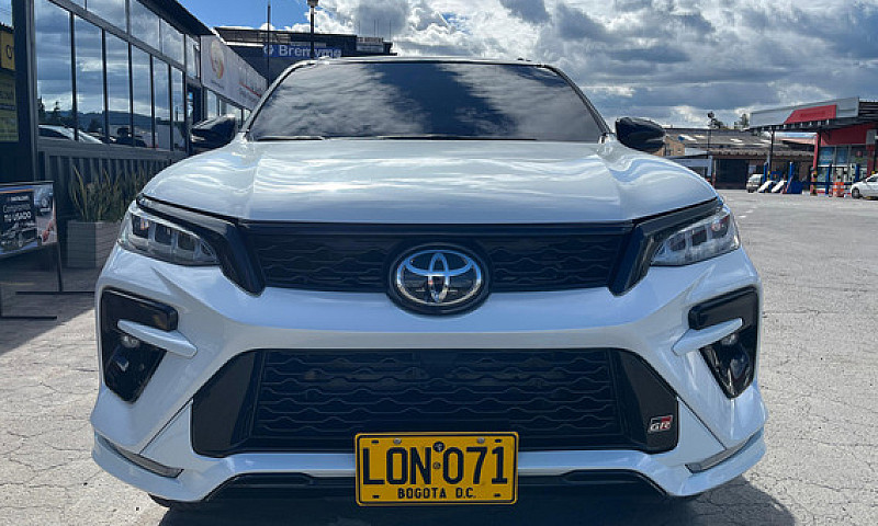Toyota Fortuner Grs ...