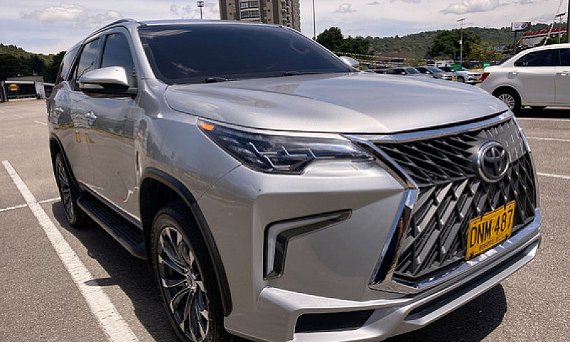 Toyota Fortuner 2.7L...