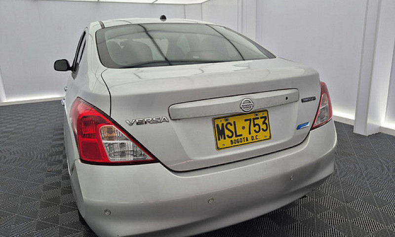 Nissan Versa 1.6 Sen...