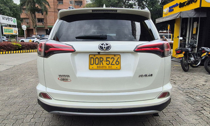 Toyota Rav4 2.0 Stre...