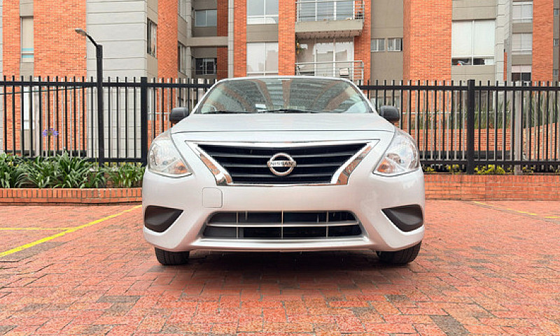 Nissan Versa 1.6 Sen...