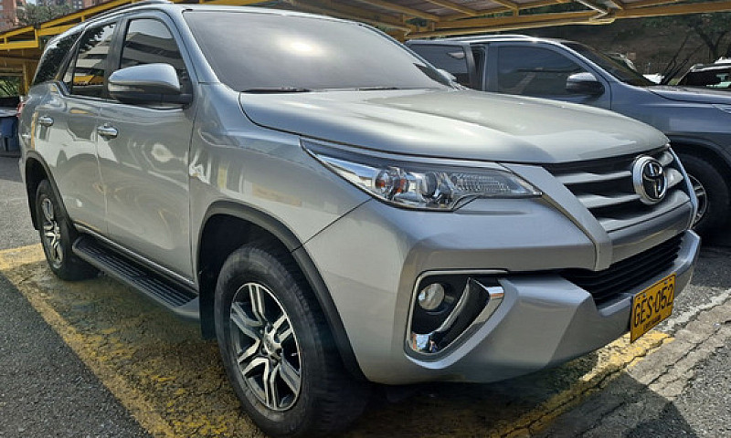 Toyota Fortuner 2.4 ...