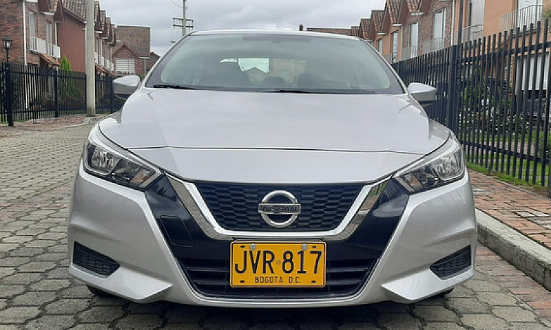 Nissan Versa Sense A...