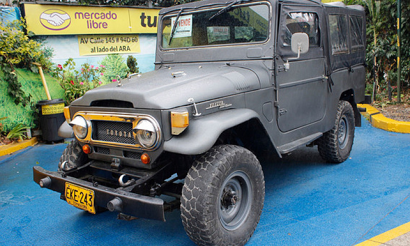 Yoyota Fj-40 Land Cr...