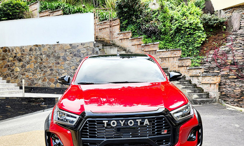 Toyota Hilux 2.8 Gr-...