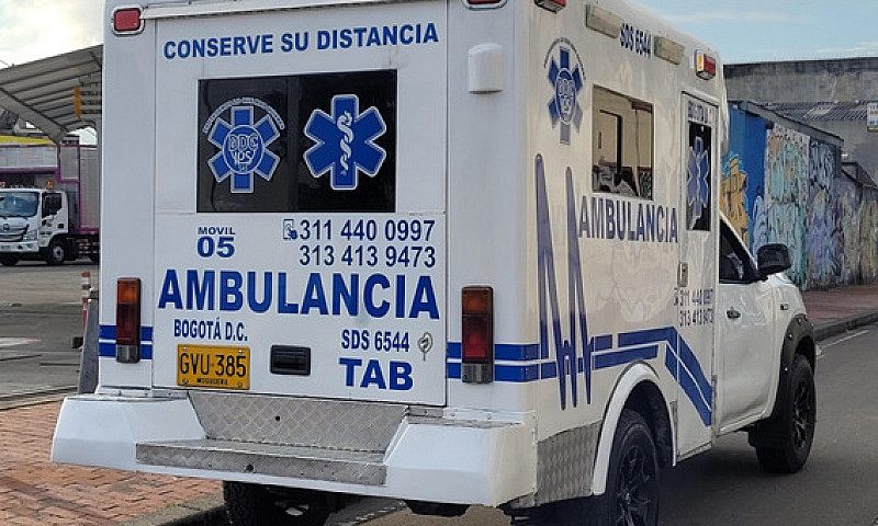 Ambulancia Nissan Np...