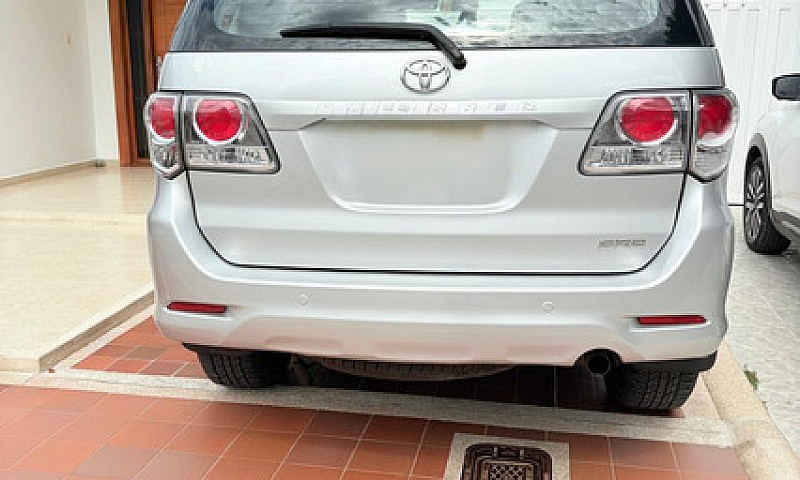 Toyota Fortuner 2.7L...